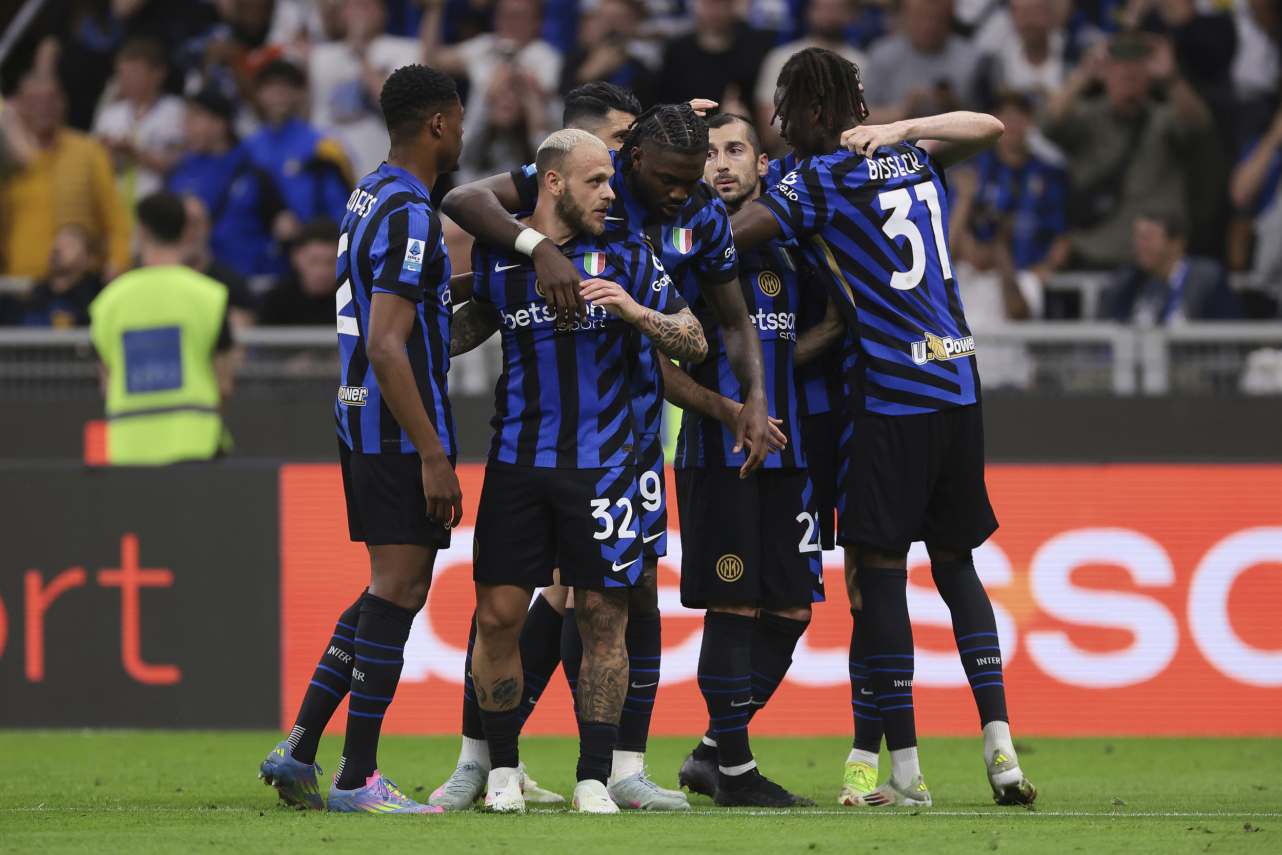  从今夜马德里竞技绝杀压哨到罗马篮板制胜备战法甲，波尔图今晨遗憾出局