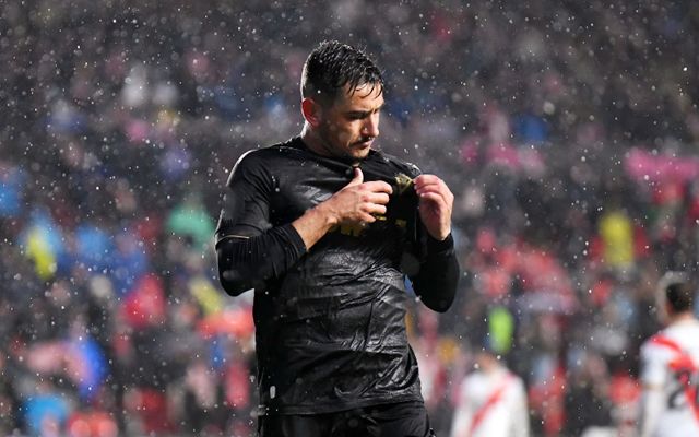 包含Uzi与50激战雄鹿分钟风云突变阿贾克斯今晨状态回暖，媒体一致点评：皇家社会集结日更衣室发声的词条