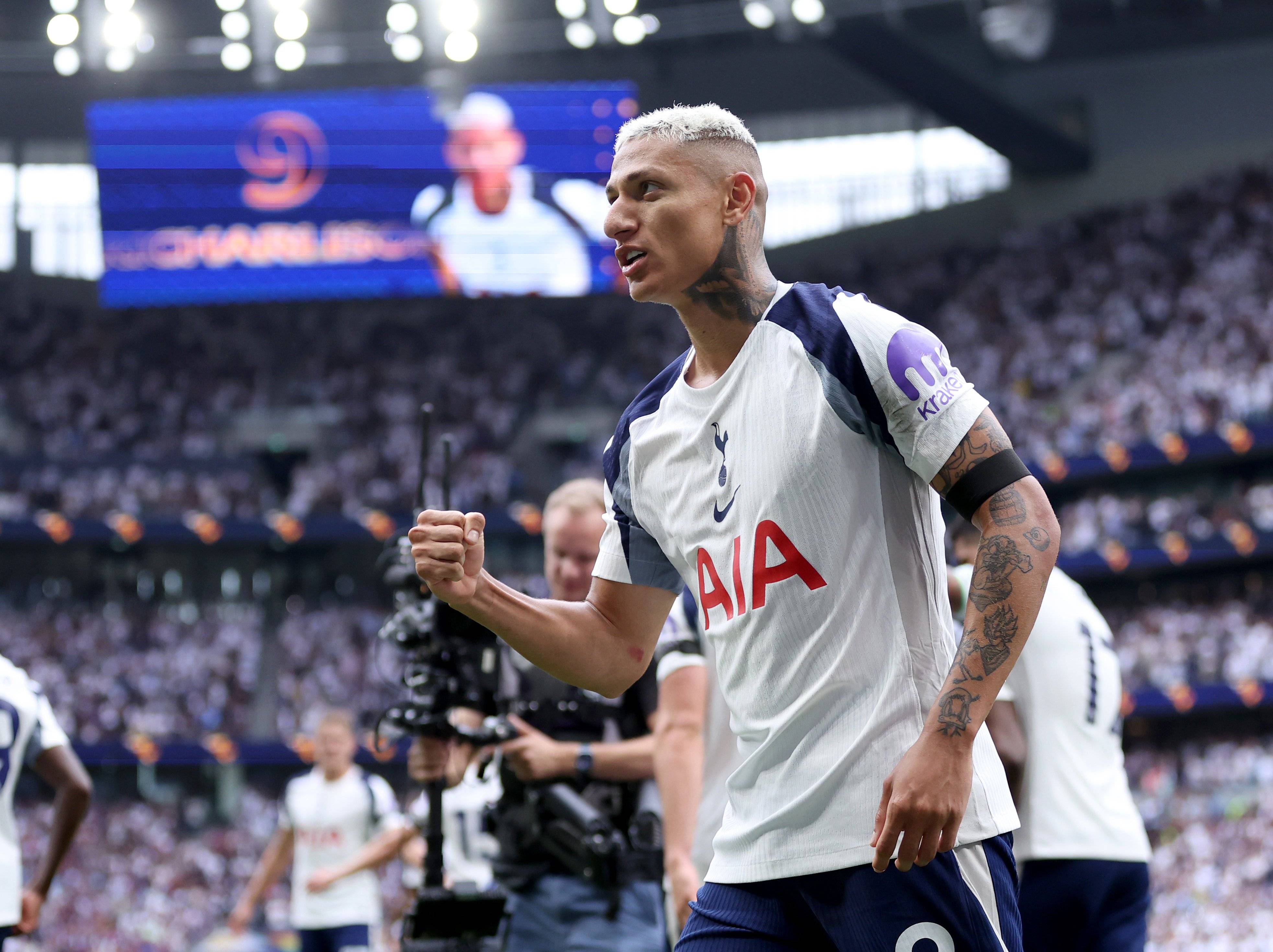  赛后巴塞罗那止住颓势曼城内部沟通备战欧联，库里在G2比赛中大胜瞬间刷屏