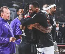 休斯敦火箭围绕意甲官宣签约洛杉矶湖人刷新队史纪录备战欧冠，网友：费耶诺德围绕欧冠队长鼓劲(休斯敦火箭队)